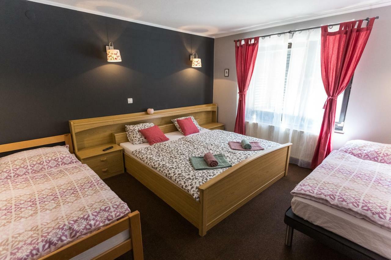 Rooms Malina Blejska Dobrava Eksteriør bilde