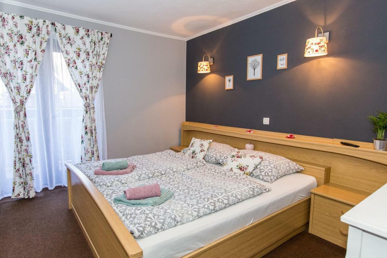 Rooms Malina Blejska Dobrava Eksteriør bilde